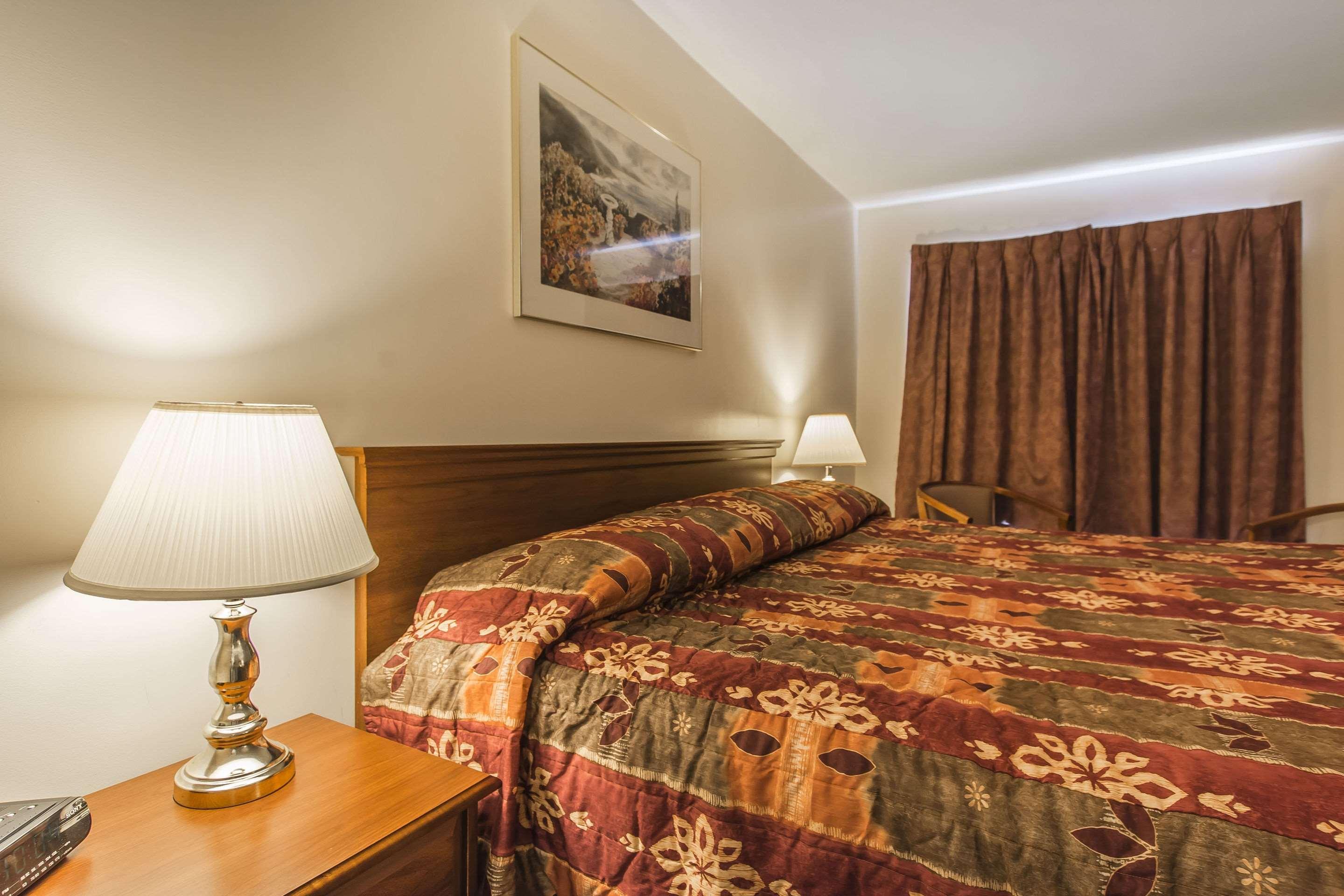 Econo Lodge Inn & Suites Saint John Exterior photo