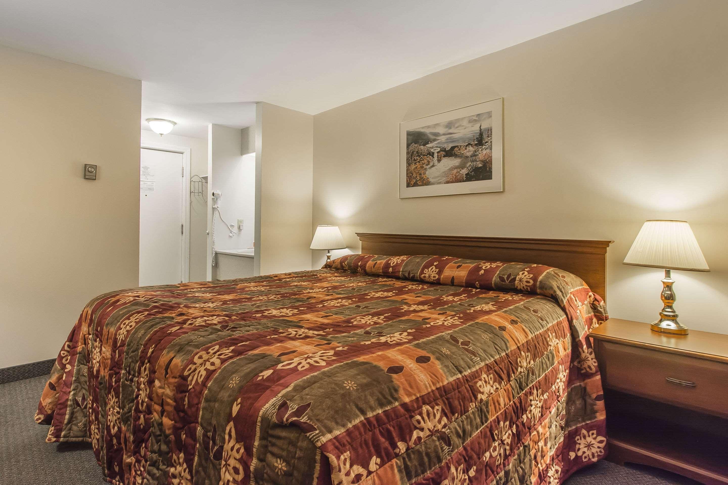 Econo Lodge Inn & Suites Saint John Exterior photo